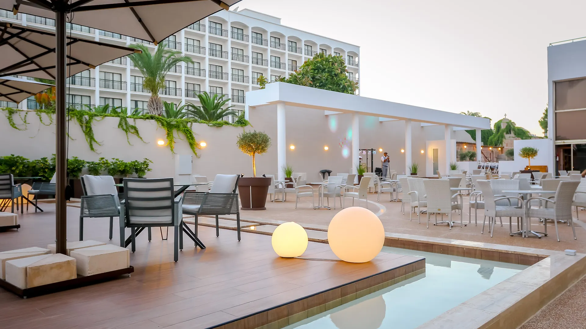 Golden Bay Beach Hotel Larnaca Resort