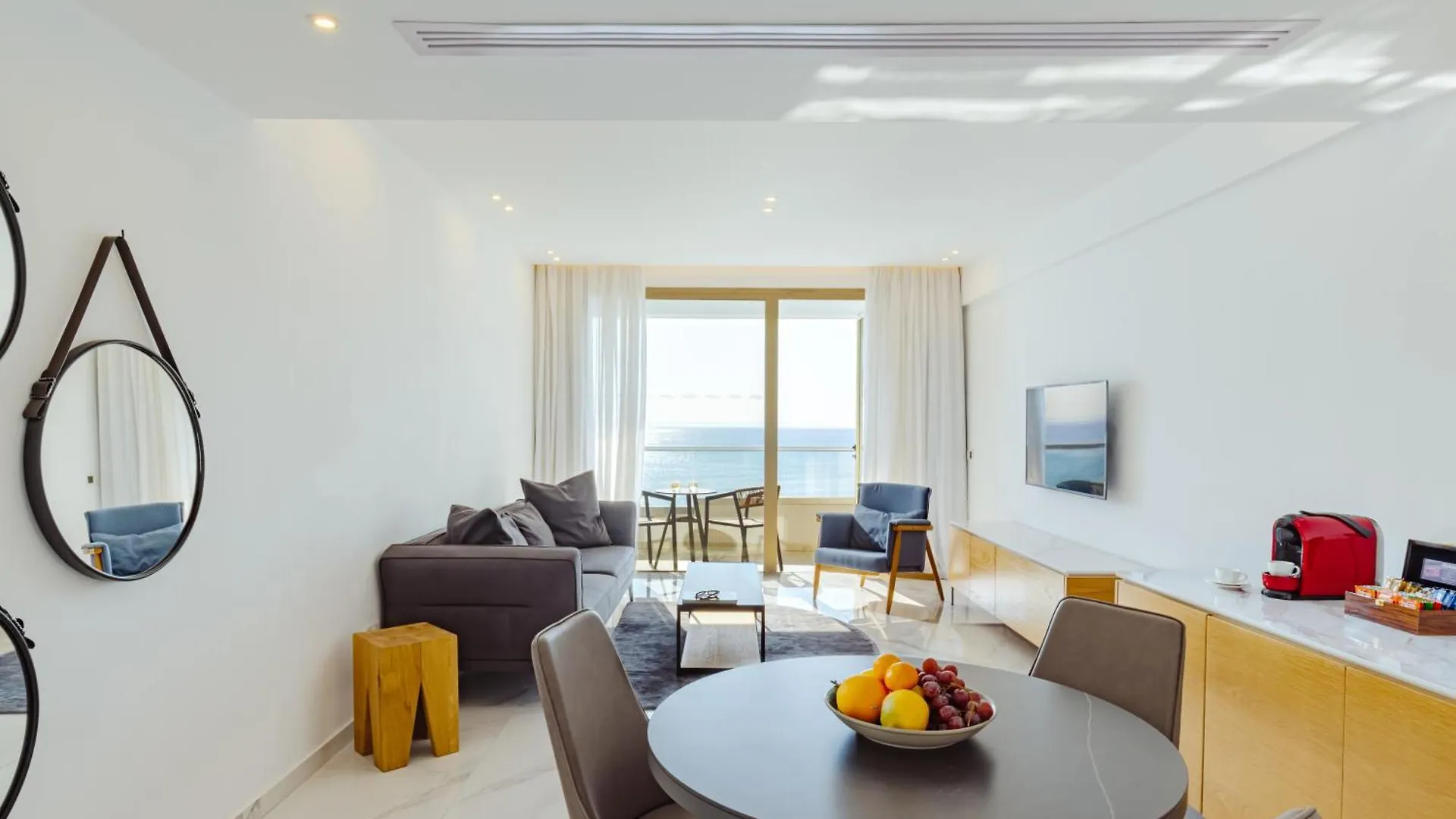 Golden Bay Beach Hotel Larnaca 5*,
