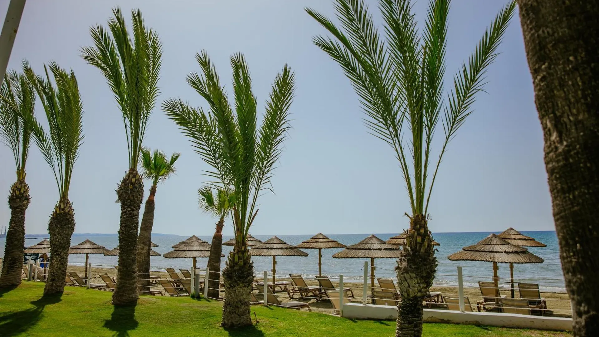 ***** Resort Golden Bay Beach Hotel Larnaca Cyprus