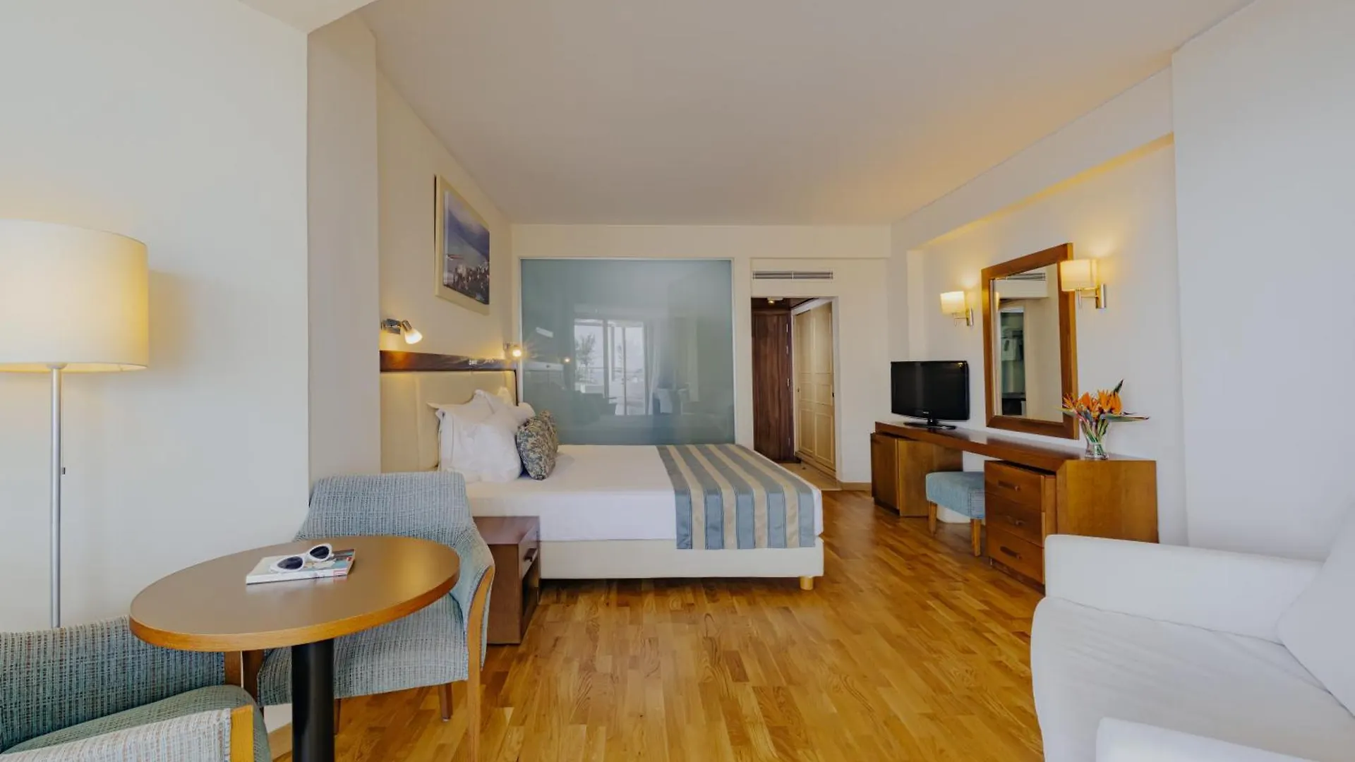Golden Bay Beach Hotel Larnaca