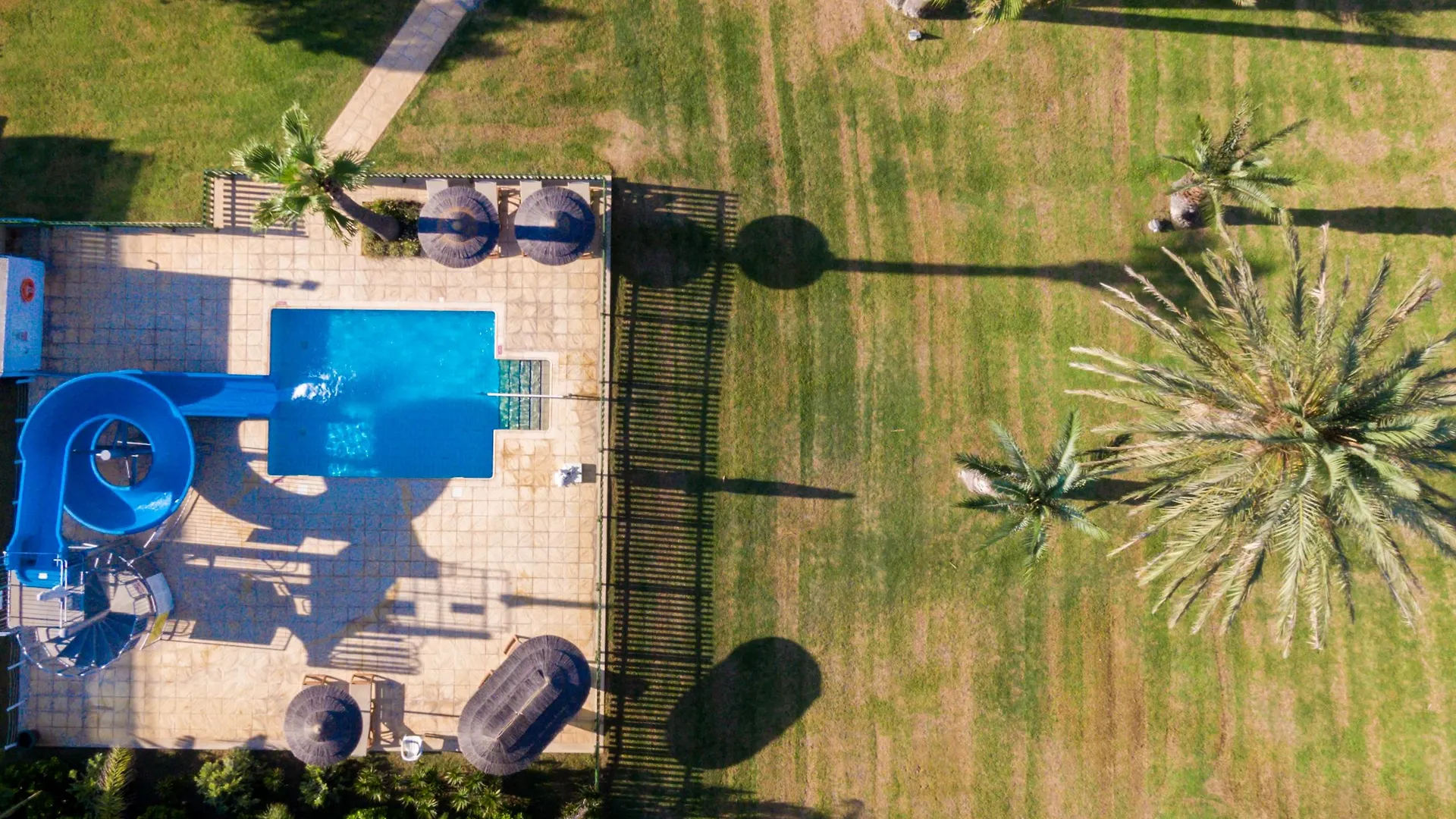 Golden Bay Beach Hotel Larnaca 5*,  Kypr