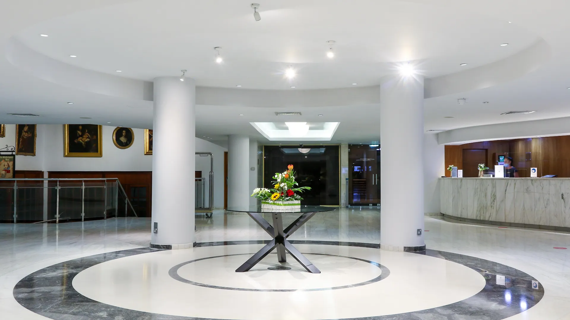 Golden Bay Beach Hotel Larnaca