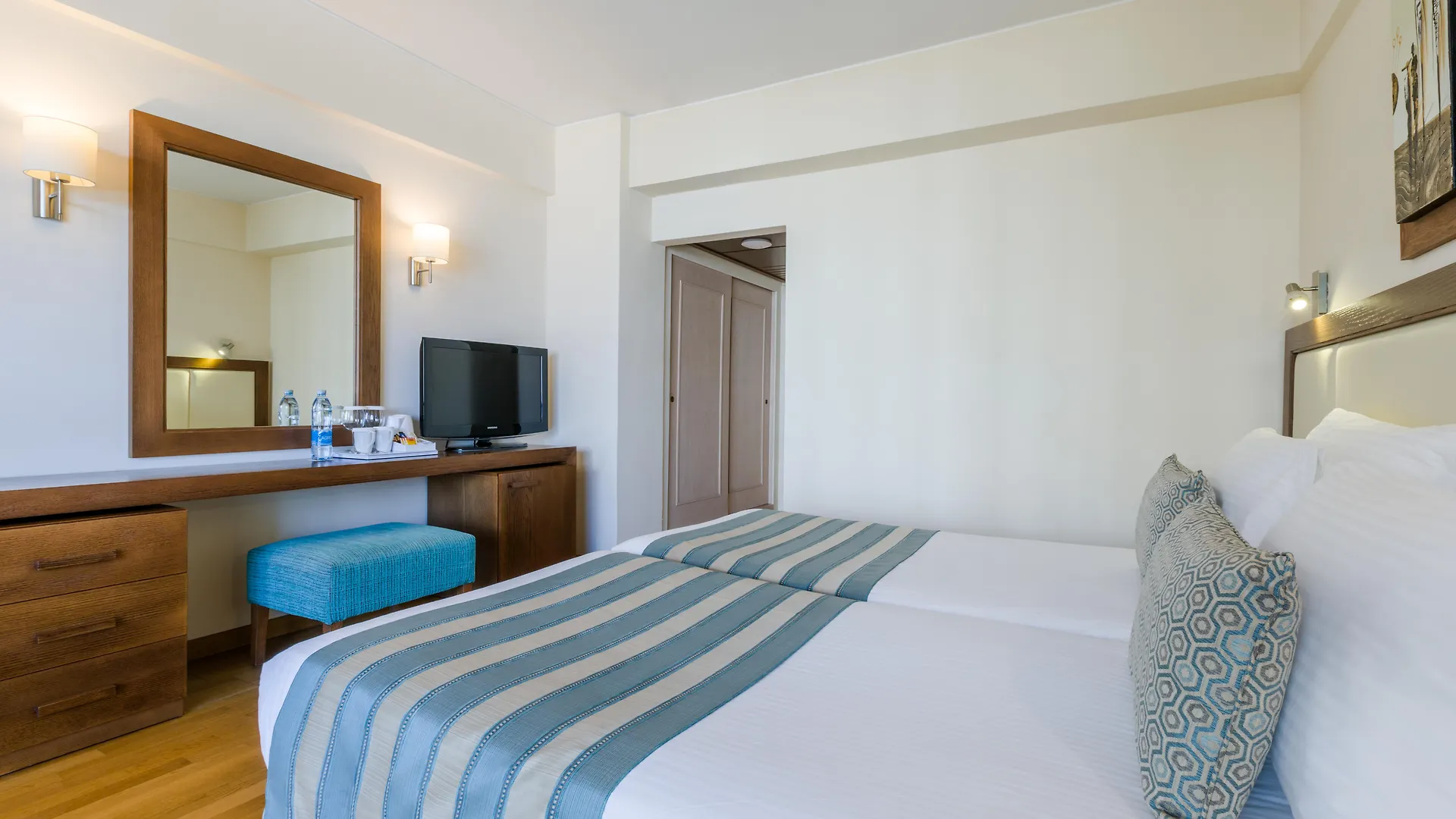 Golden Bay Beach Hotel Larnaca Kypr