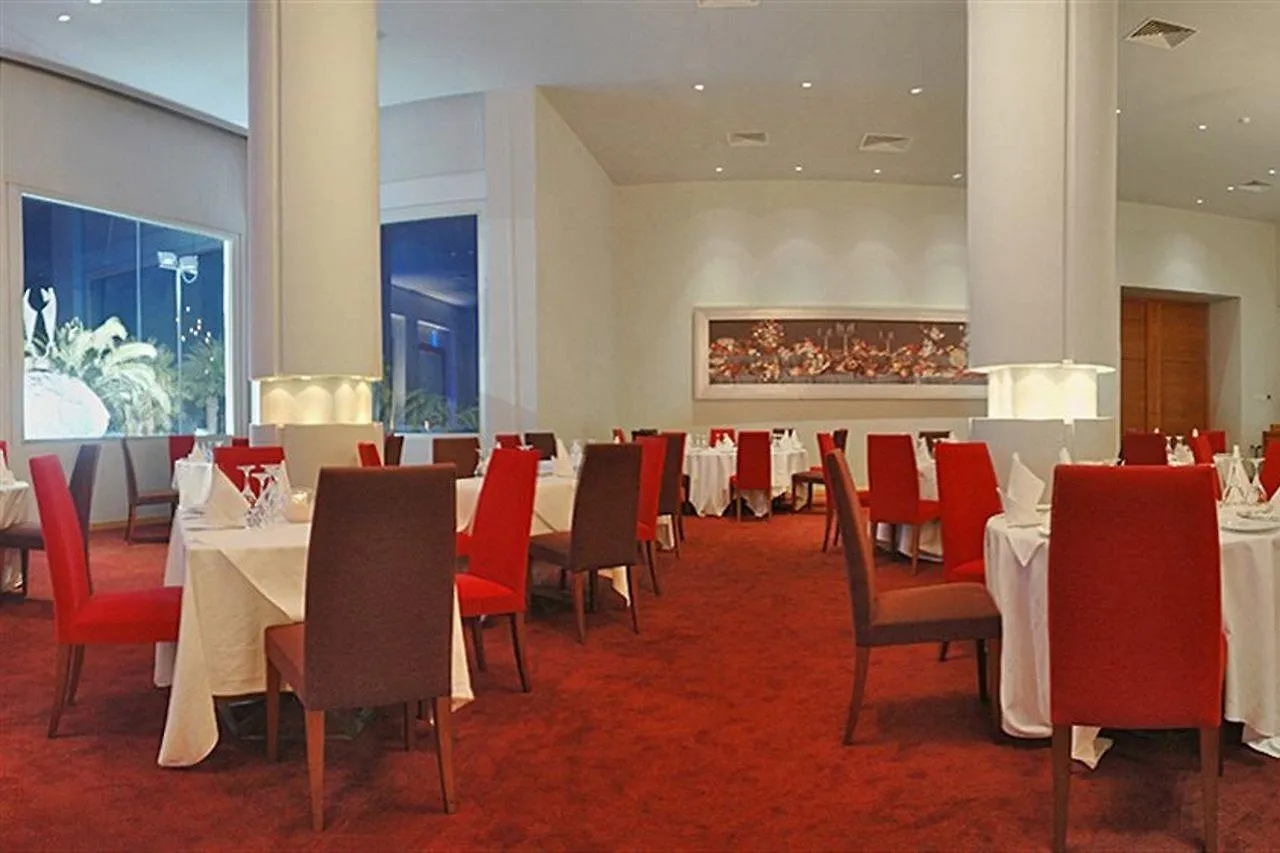***** Rezort Golden Bay Beach Hotel Larnaca Kypr