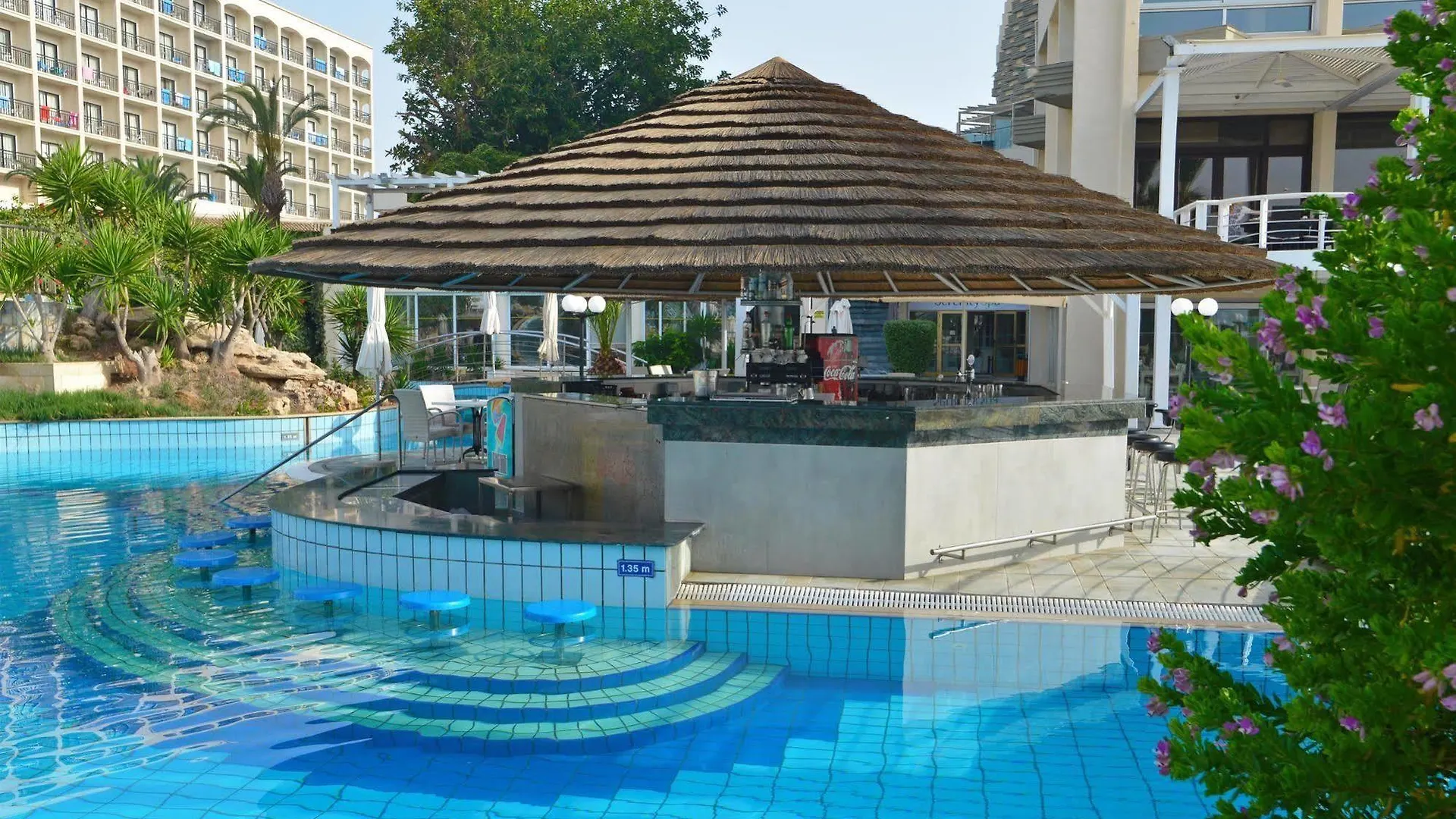 Golden Bay Beach Hotel Larnaca Resort