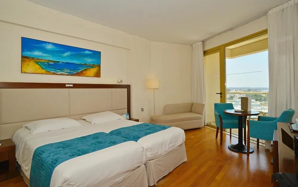 Golden Bay Beach Hotel Larnaca 5*,